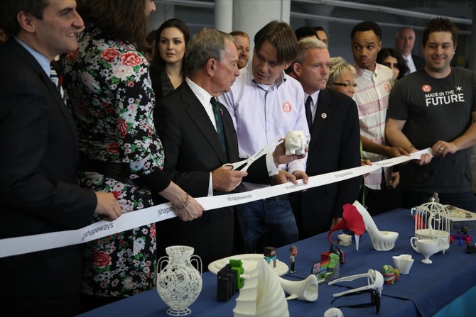 Mayor Bloomberg Pulling Scissors from Shapeways 3D Printer