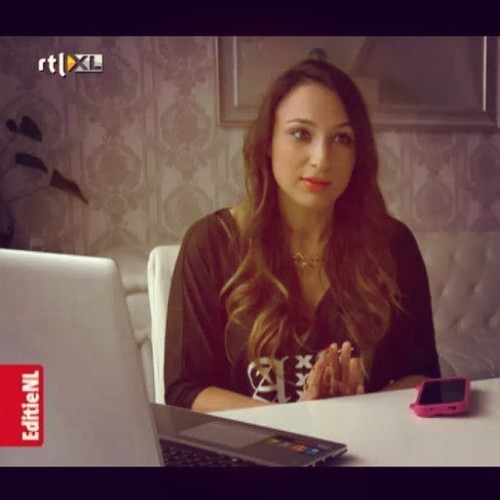Mounira Mansour wearing FabMe on Dutch national news show