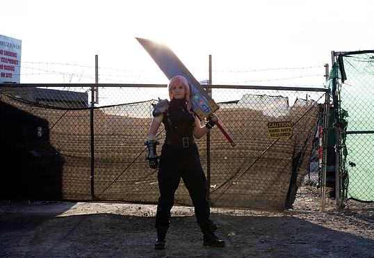 Dhemerae with her Buster Sword