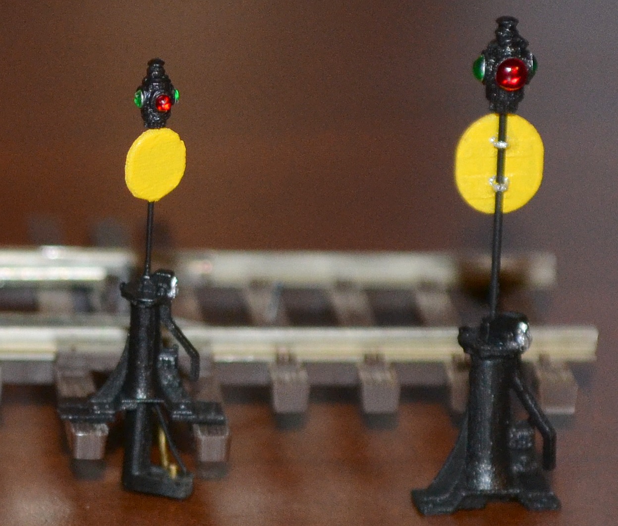 CN Switchstand S and HO Lanterns Painted.jpg